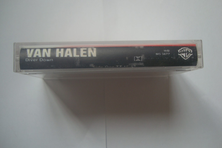 نوار کاست موسیقی هارد راک Van Halen 1982 با چهار میلیون فروش