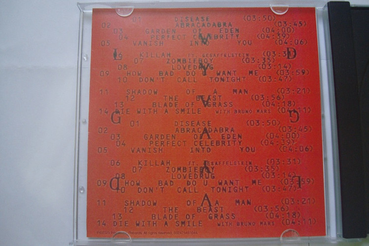 آلبوم موسیقی شاد الکترونیک دنس پاپ و سینت پاپ Lady Gaga 2025 شماره یک در جدول موسیقی 6 کشور جهان و شماره دو در سه کشور دیگر برنده جایزه گرمی بهترین اجرای پاپ دونفره گروهی جز 5 ترانه برتر جدول موسیقی جهانی بیلبورد