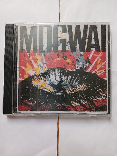 آلبوم موسیقی پست راک Mogwai 2025