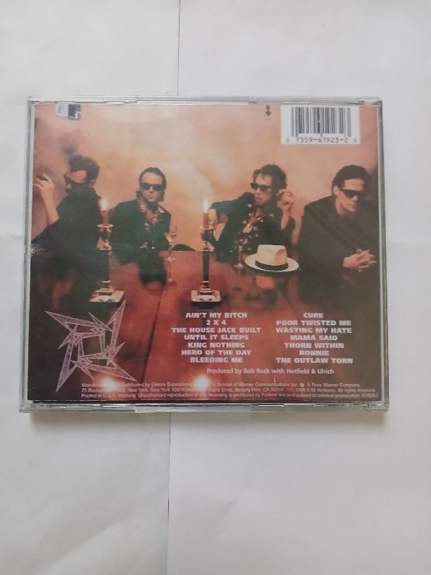 آلبوم موسیقی ترش متال Metallica 1996 آلبوم با بیشترین میزان فروش افتتاحیه ظرف هفته اول انتشار و چهار هفته در صدر جدول موسیقی بیلبورد و نشان پنج گانه پلاتینی