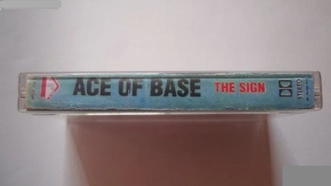 نوار شاد خاطره انگیز یورو دنس Ace Of Base 1994 آلبوم با فروش سرسام آور جهانی 21 میلیون رکورد جز 100 آلبوم برتر تاریخ موسیقی معاصر توسط صنعت ضبط حرفه ای آمریکا RIAA با درآمد 42 میلیون دلاری برای کمپانی آریستا ناشر این محصول برنده جایزه گرمی سال 1995 میلادی بعنوان بهترین آلبوم پاپ سال بمدت 26 هفته در رده سوم جدول موسیقی بیلبورد آمریکا و در انتهای سال 1995 بعنوان تنها هنرمندان سوئدی جهان موسیقی که در لیست پرفروشهای موسیقی آمریکا قرار داشتند