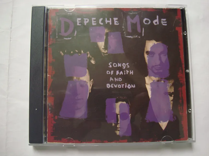 آلبوم موسیقی الکترونیک سینت پاپ Depeche Mode 1993 آلبوم شماره یک آمریکا و انگلستان و یکی آثار بسیار پرفروش این بند هم در آمریکا و هم در انگلستان